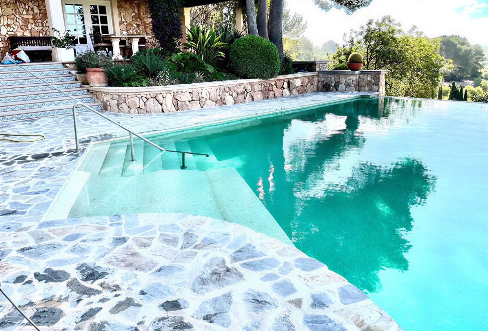 Poolbereich einer Villa auf Mallorca